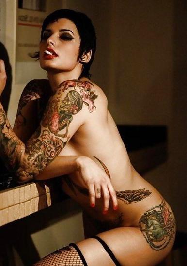 25P Georgous tattooed babes