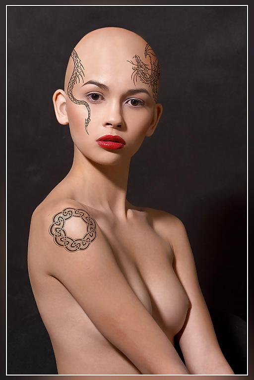 25P Georgous tattooed babes
