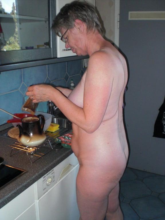 25P 3. Mature hubby Alfred exposes his wife