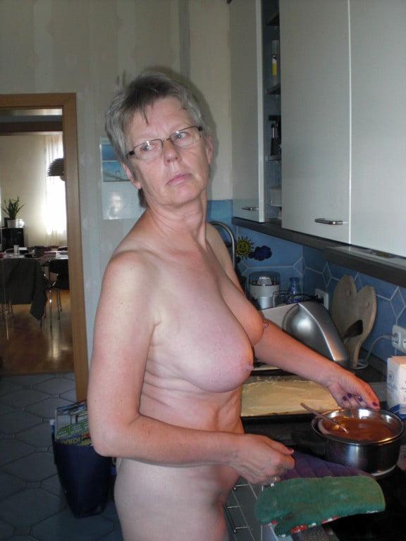 25P 3. Mature hubby Alfred exposes his wife