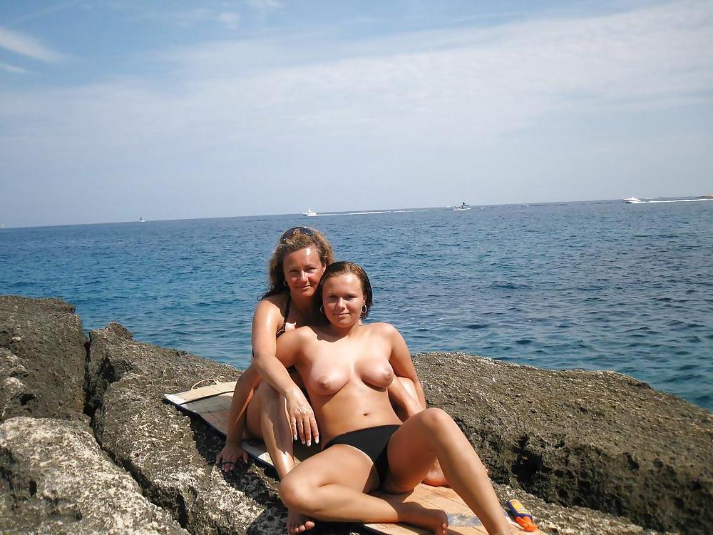17P Amateur bikini babes