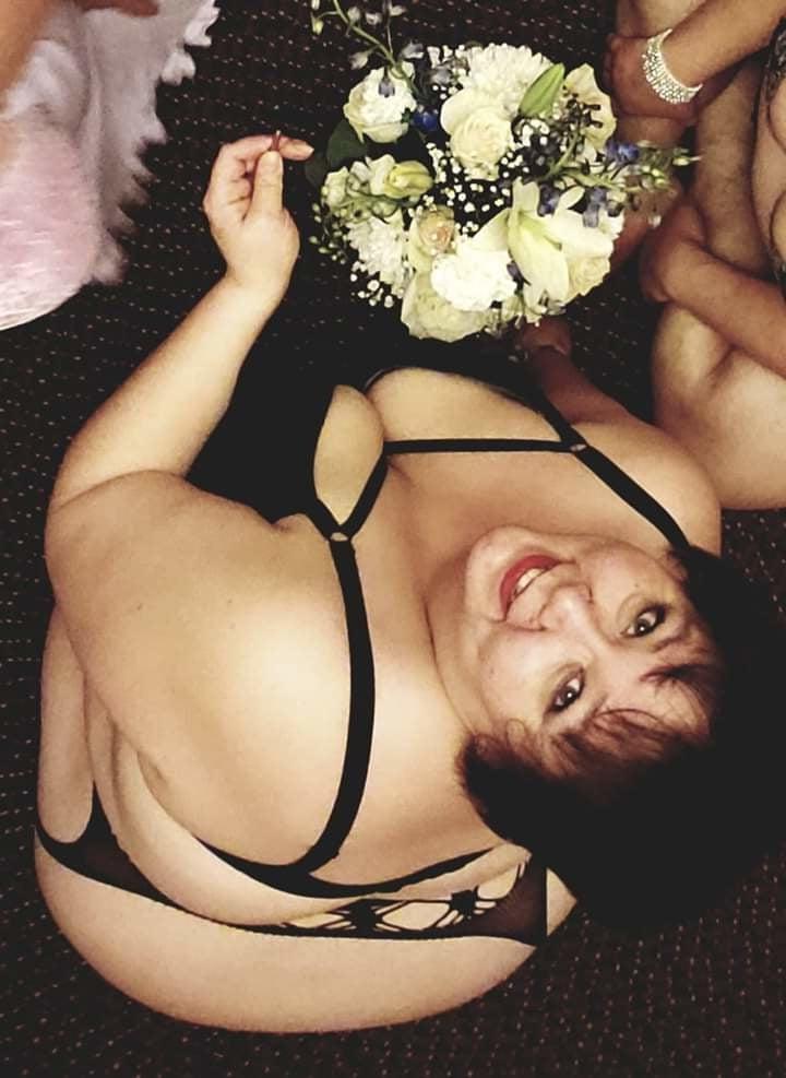 25P Mature wife  hot