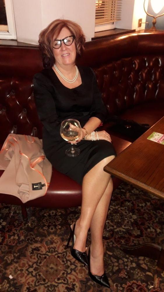 22P UK wife
