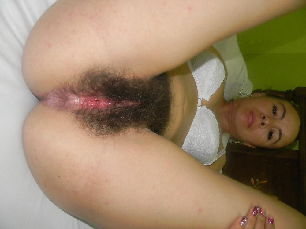 7P Hairy Puta with Crazy EYES when sucking Verga