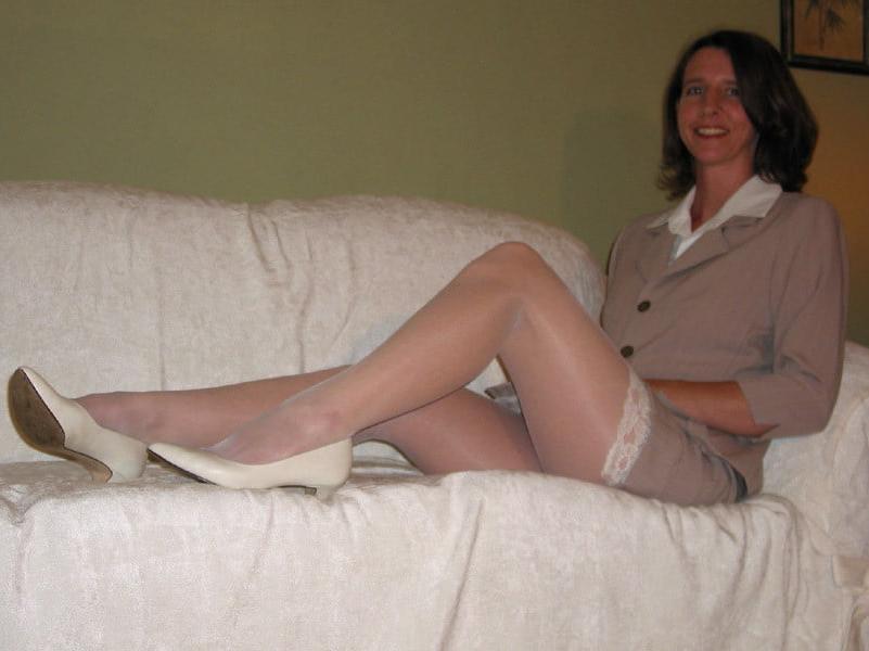 25P Wife in pantyhose 4