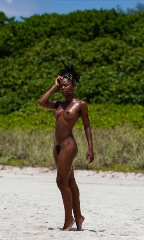 25P Ebony Ladies 024