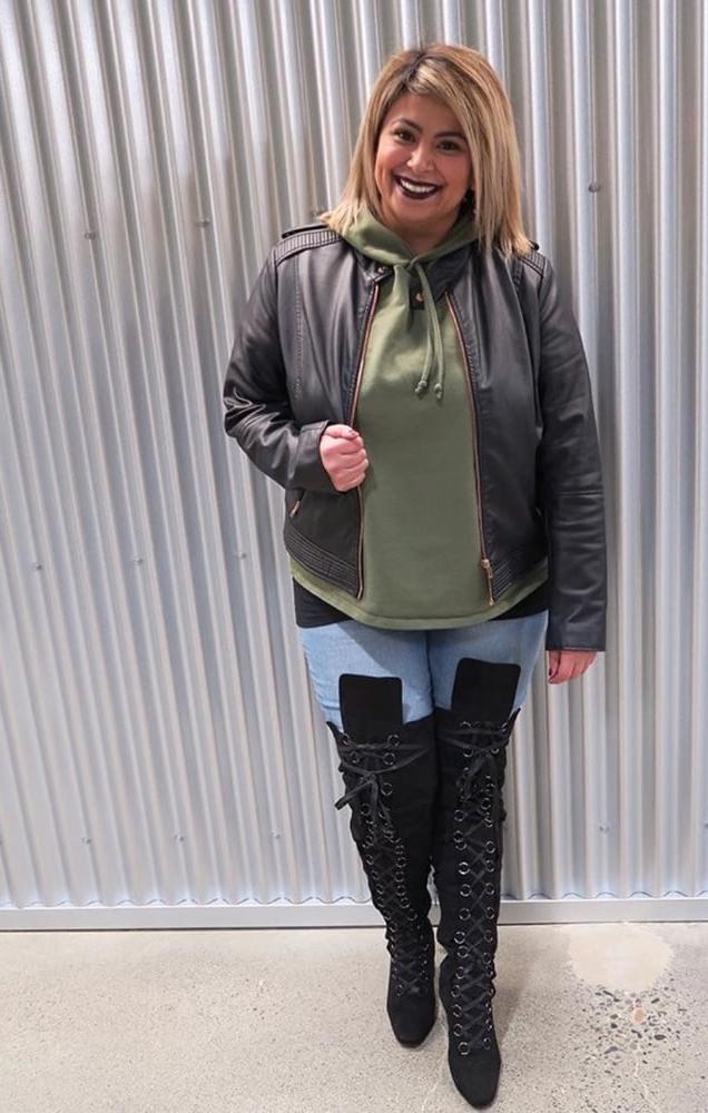 25P Milfs &amp; Gilfs wearing boots no.72
