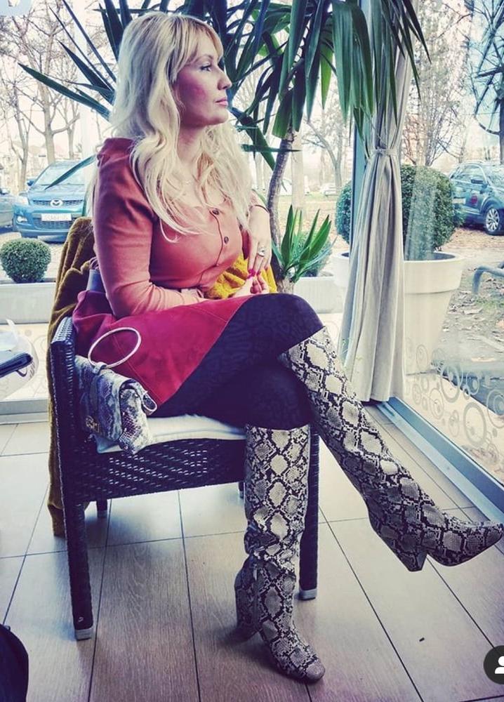 25P Milfs &amp; Gilfs wearing boots no.72