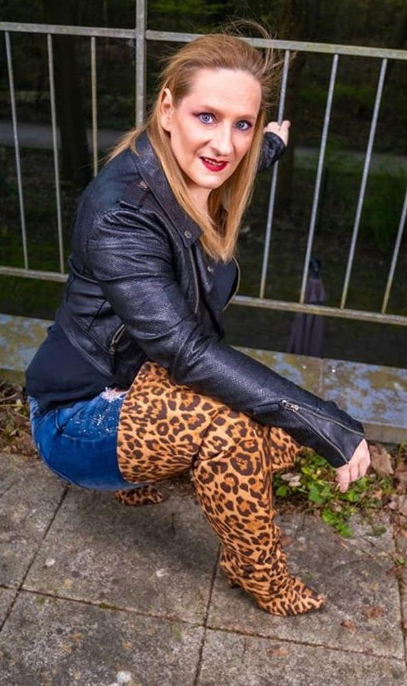 25P Milfs &amp; Gilfs wearing boots no.72