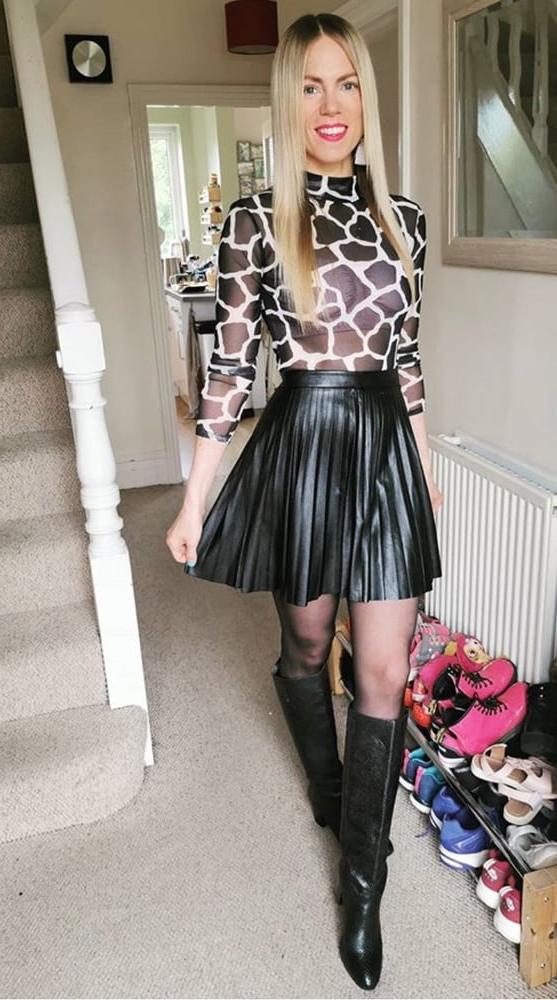 25P Milfs &amp; Gilfs wearing boots no.71