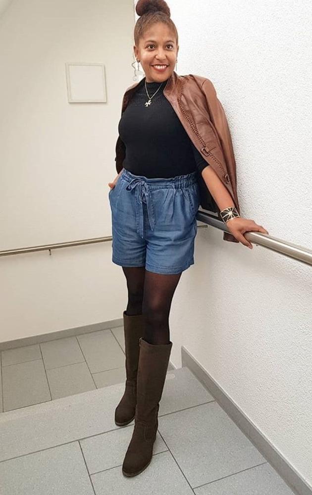25P Milfs &amp; Gilfs wearing boots no.71