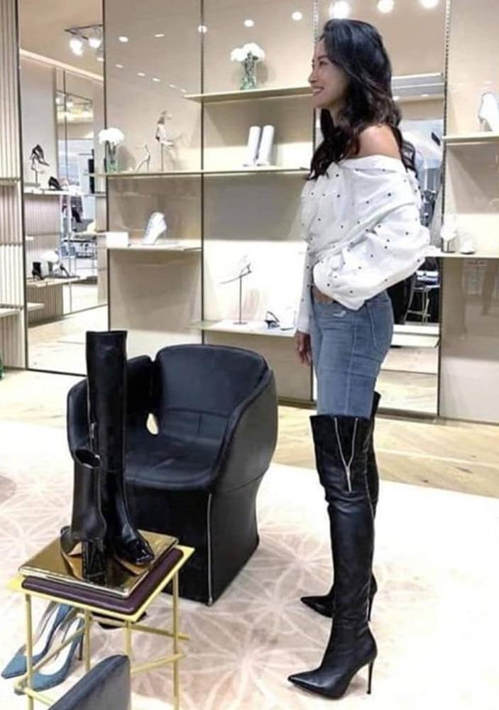 25P Milfs &amp; Gilfs wearing boots no.71