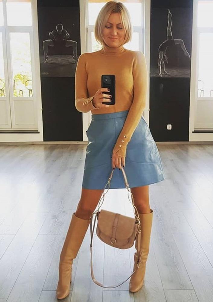 25P Milfs &amp; Gilfs wearing boots no.71
