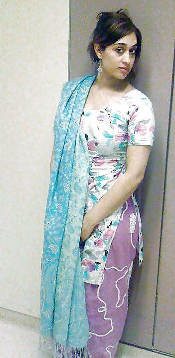 25P SEXY DESI INDIAN PAKI BABES 1