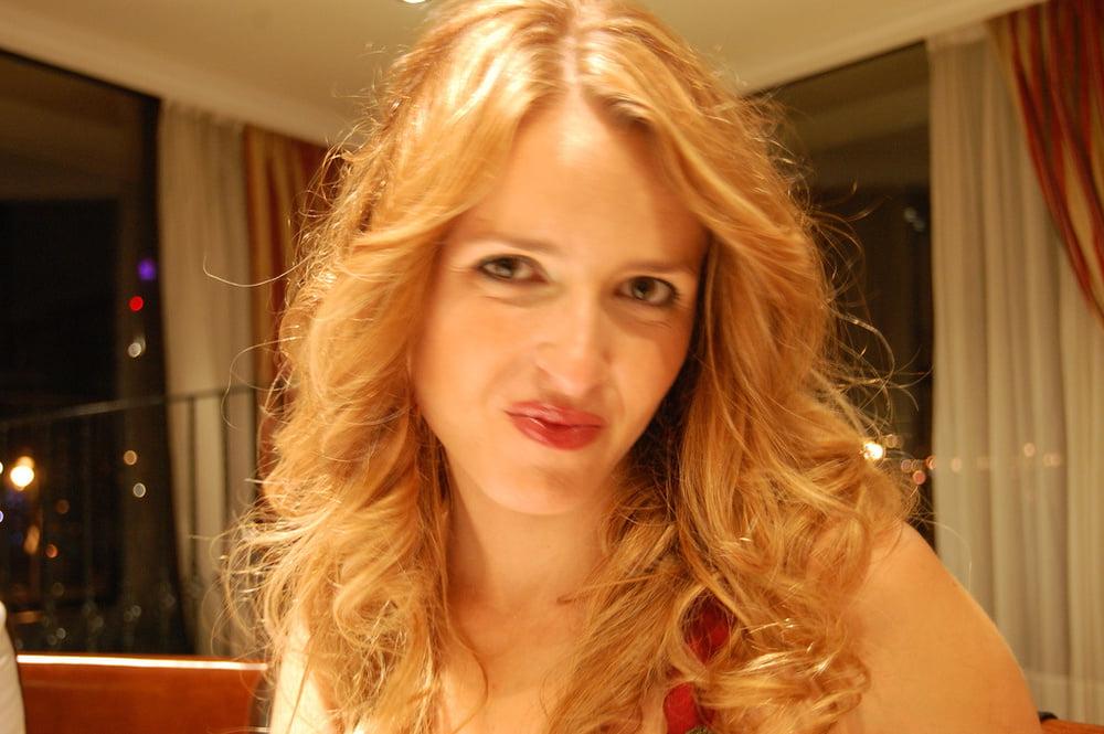 25P 3. Italian wife