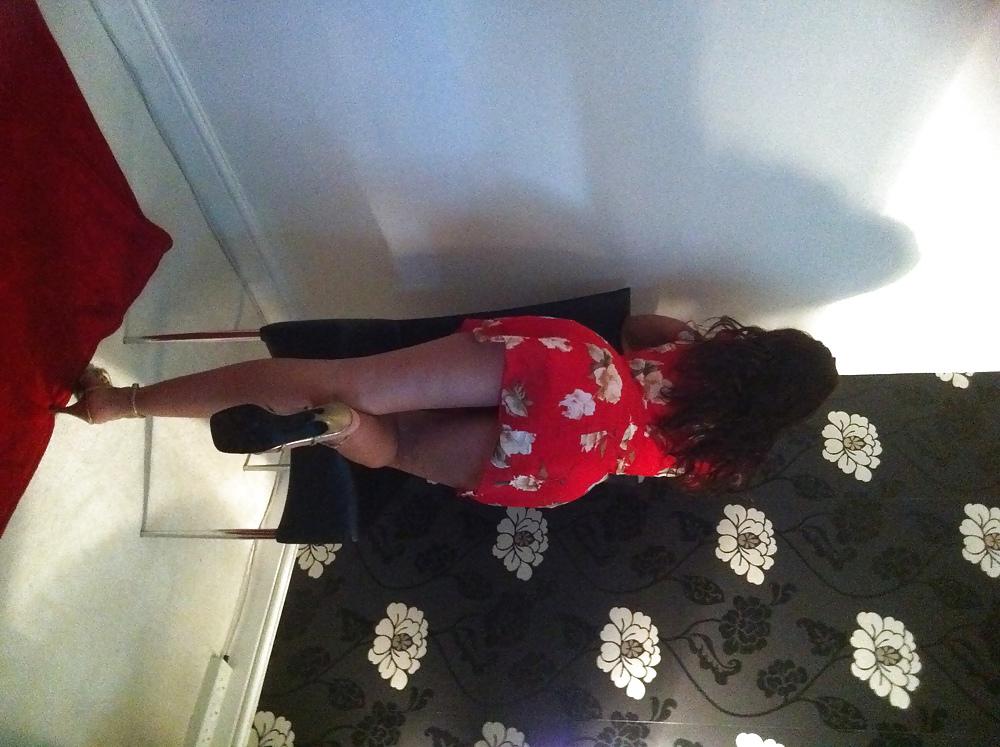 16P Indian NRI MILF loves to pose and suck