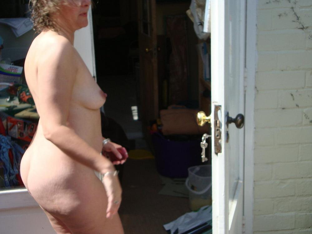 25P 3. UK wife exposed