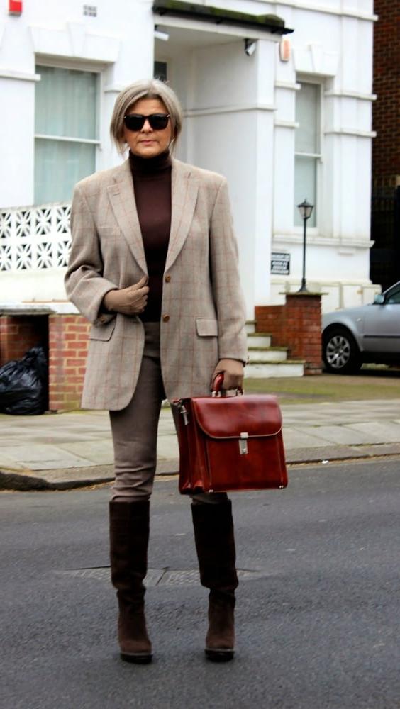 25P Milfs &amp; Gilfs wearing boots no.83