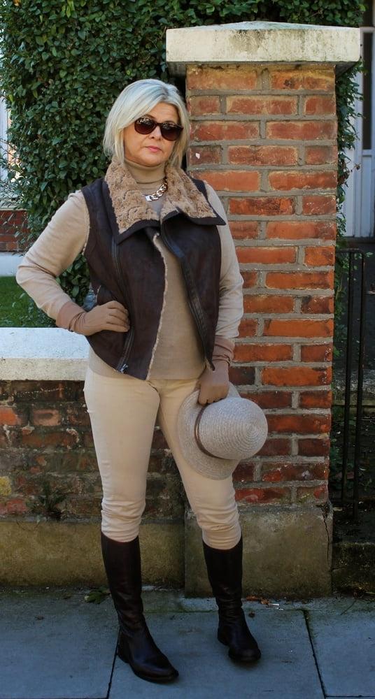 25P Milfs &amp; Gilfs wearing boots no.83