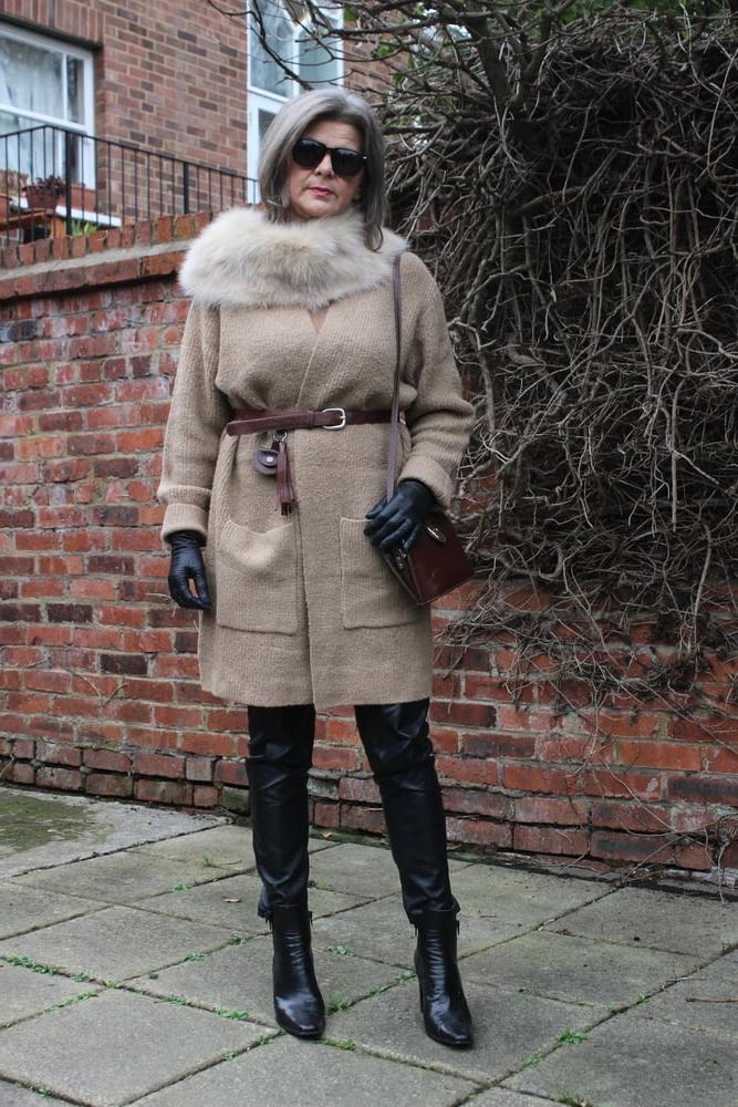 25P Milfs &amp; Gilfs wearing boots no.83