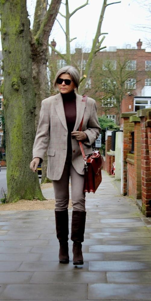 25P Milfs &amp; Gilfs wearing boots no.83