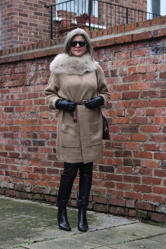 25P Milfs &amp; Gilfs wearing boots no.83