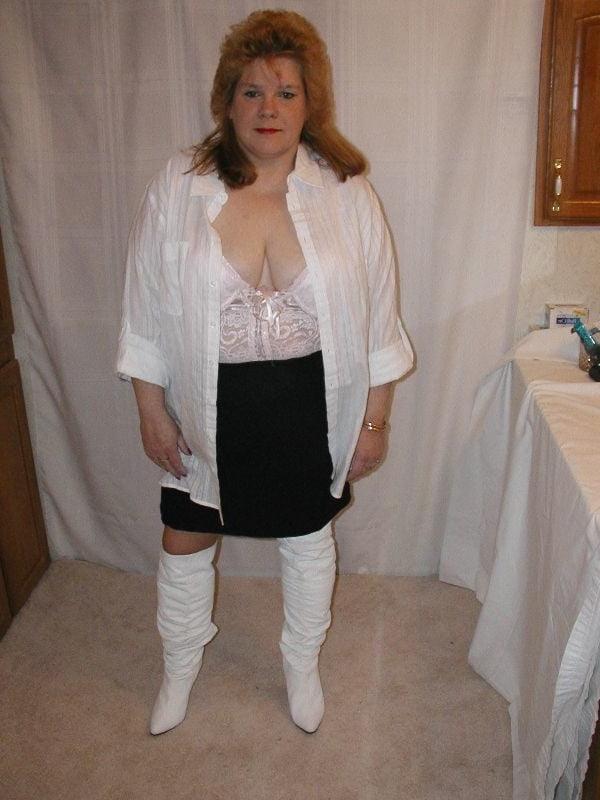 25P Milfs &amp; Gilfs wearing boots no.76