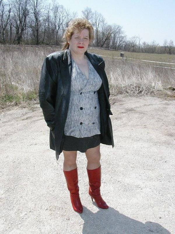 25P Milfs &amp; Gilfs wearing boots no.76