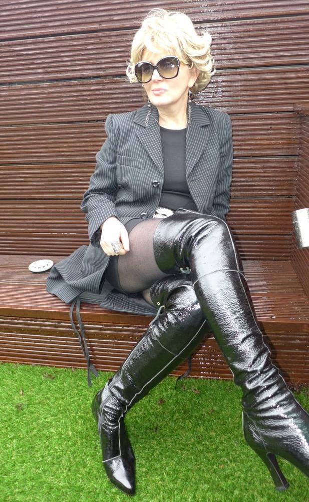 25P Milfs &amp; Gilfs wearing boots no.76