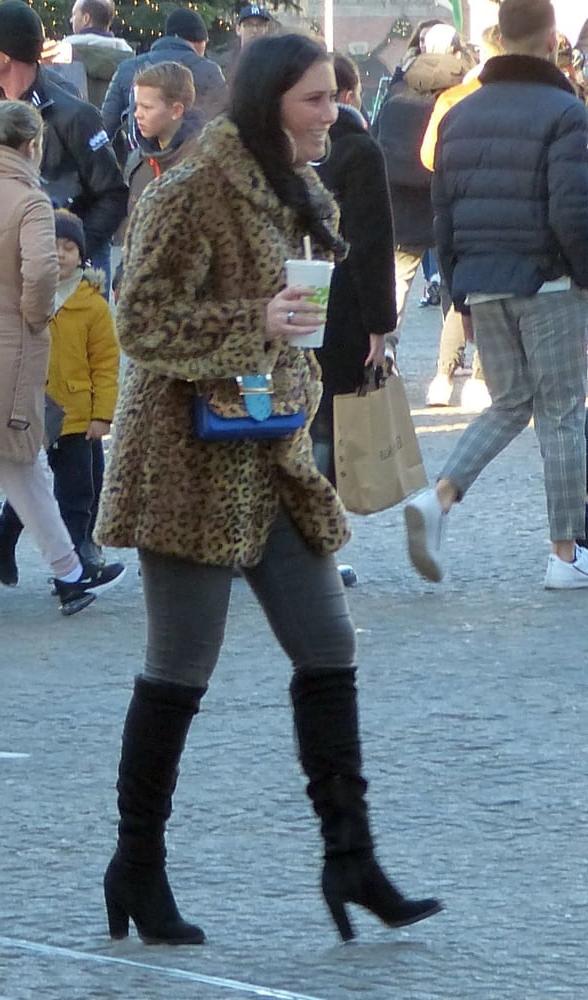 25P Milfs &amp; Gilfs wearing boots no.76