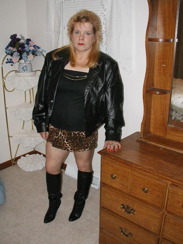 25P Milfs &amp; Gilfs wearing boots no.76
