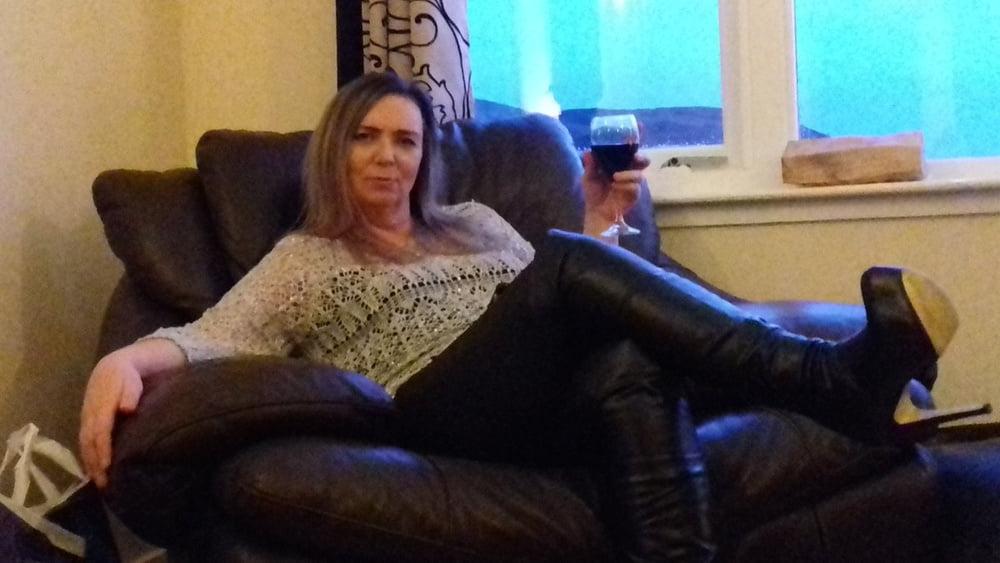25P Milfs &amp; Gilfs wearing boots no.84