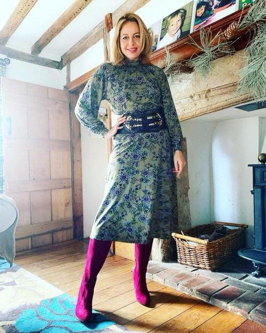 25P Milfs &amp; Gilfs wearing boots no.74