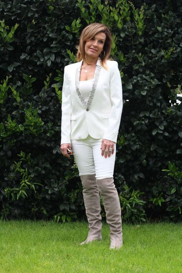 25P Milfs &amp; Gilfs wearing boots no.74