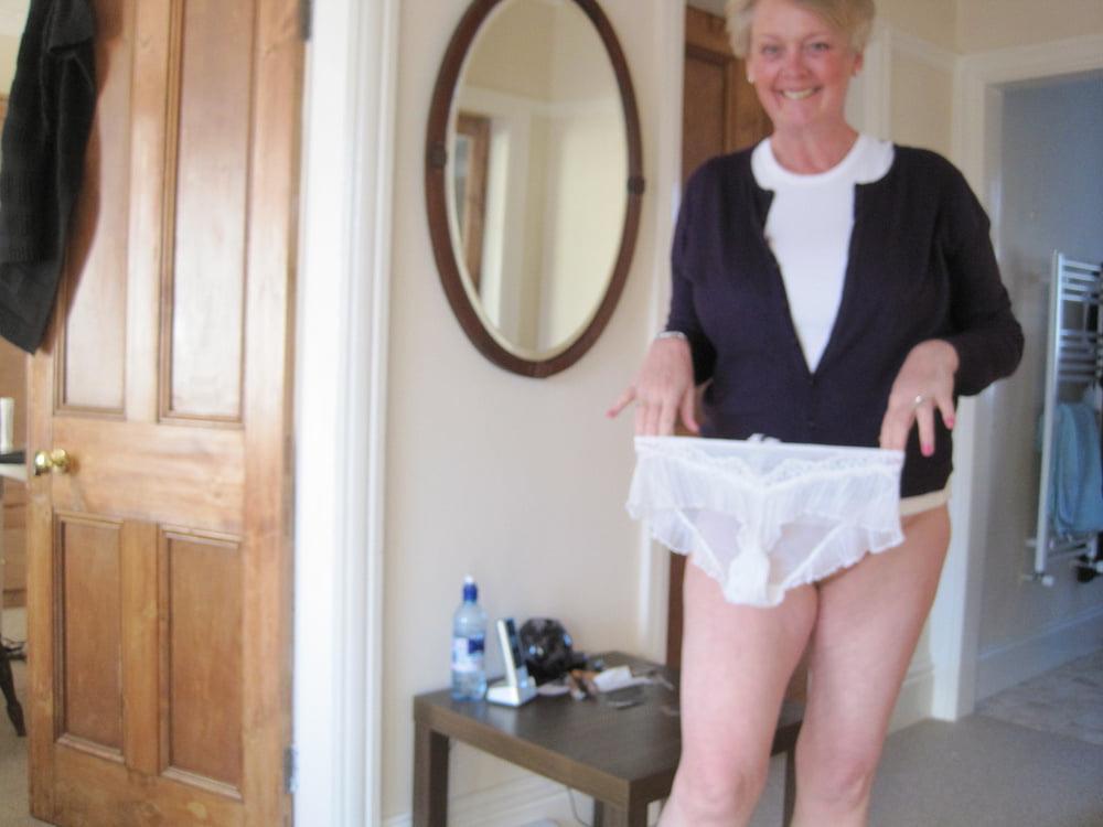 25P 2. Mature English wife poses for hubby