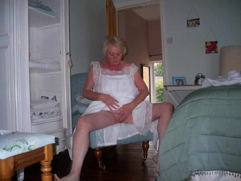 25P 2. Mature English wife poses for hubby