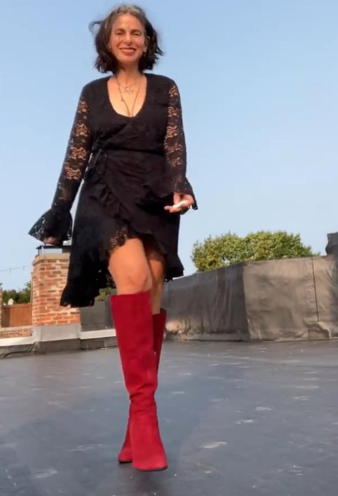 25P Milfs &amp; Gilfs wearing boots no.82 (Amy)