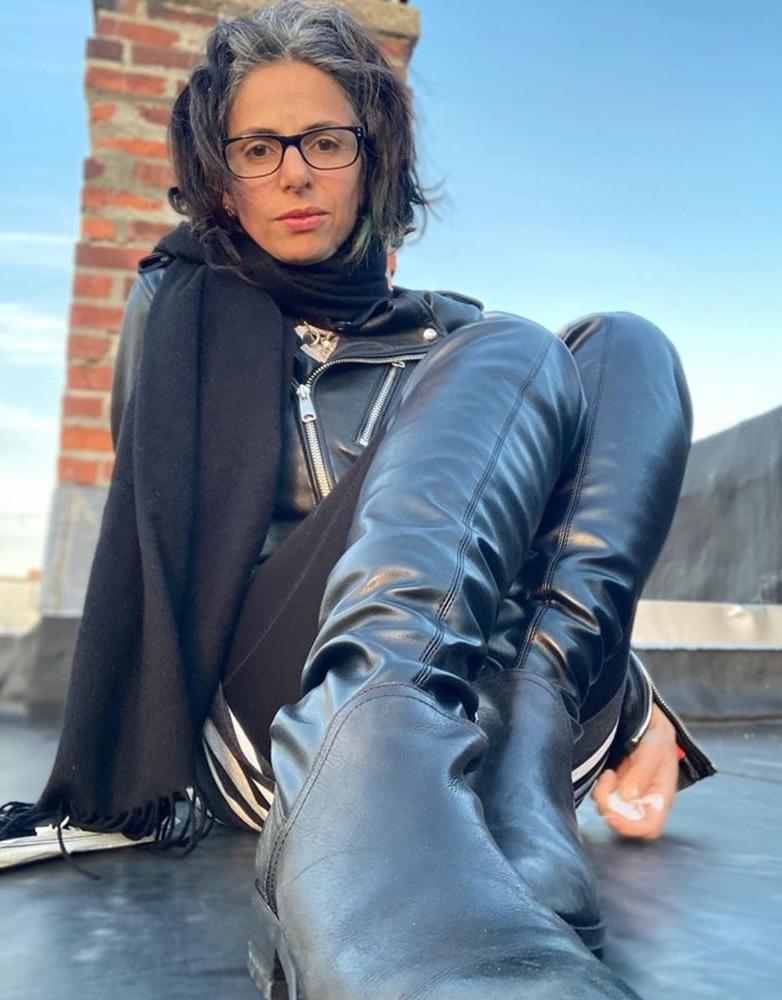 25P Milfs &amp; Gilfs wearing boots no.82 (Amy)