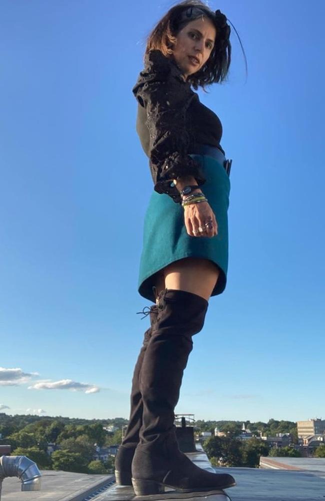 25P Milfs &amp; Gilfs wearing boots no.82 (Amy)