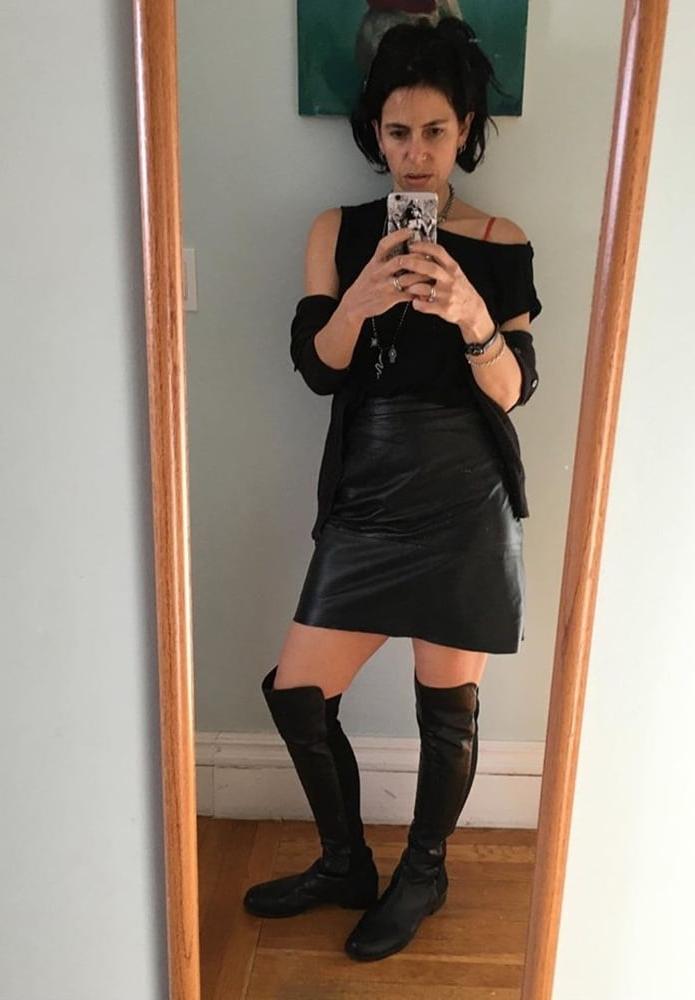 25P Milfs &amp; Gilfs wearing boots no.82 (Amy)