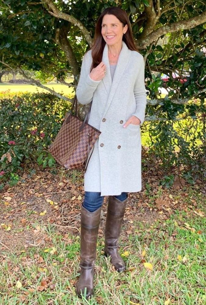 25P Milfs &amp; Gilfs wearing boots no.73