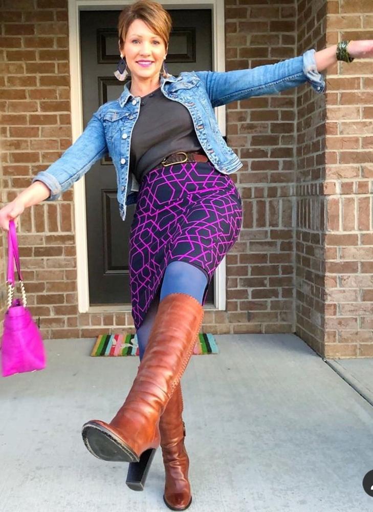 25P Milfs &amp; Gilfs wearing boots no.73