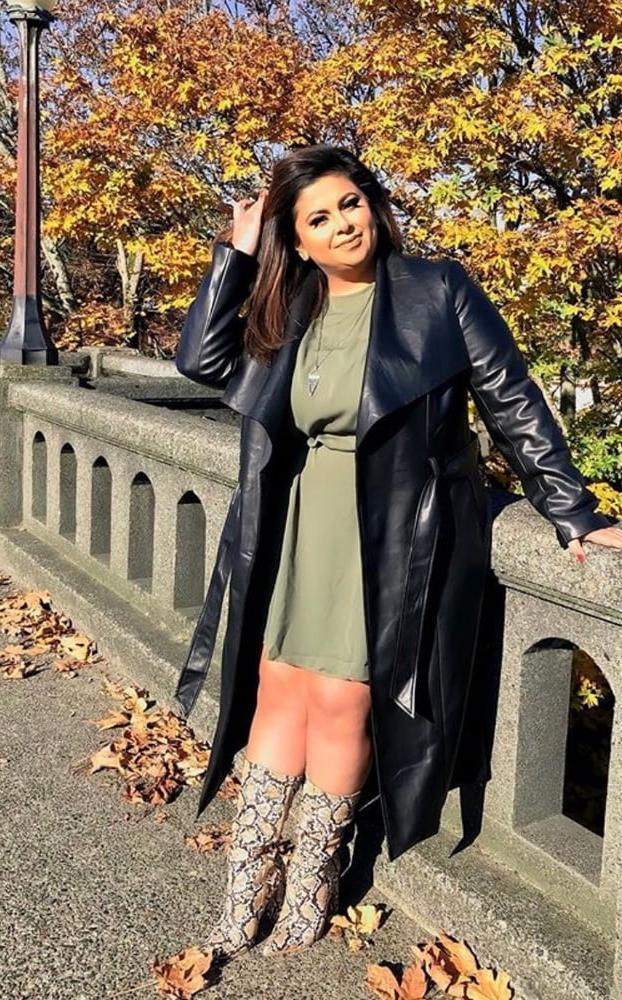 25P Milfs &amp; Gilfs wearing boots no.73