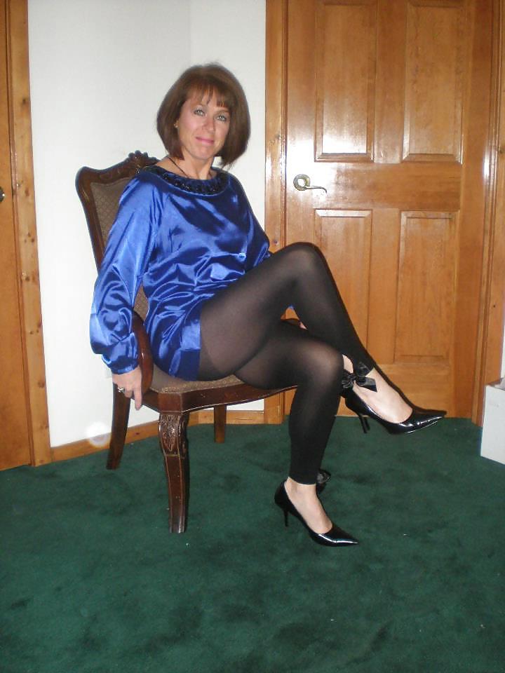 19P Mature Pantyhosed Milfs