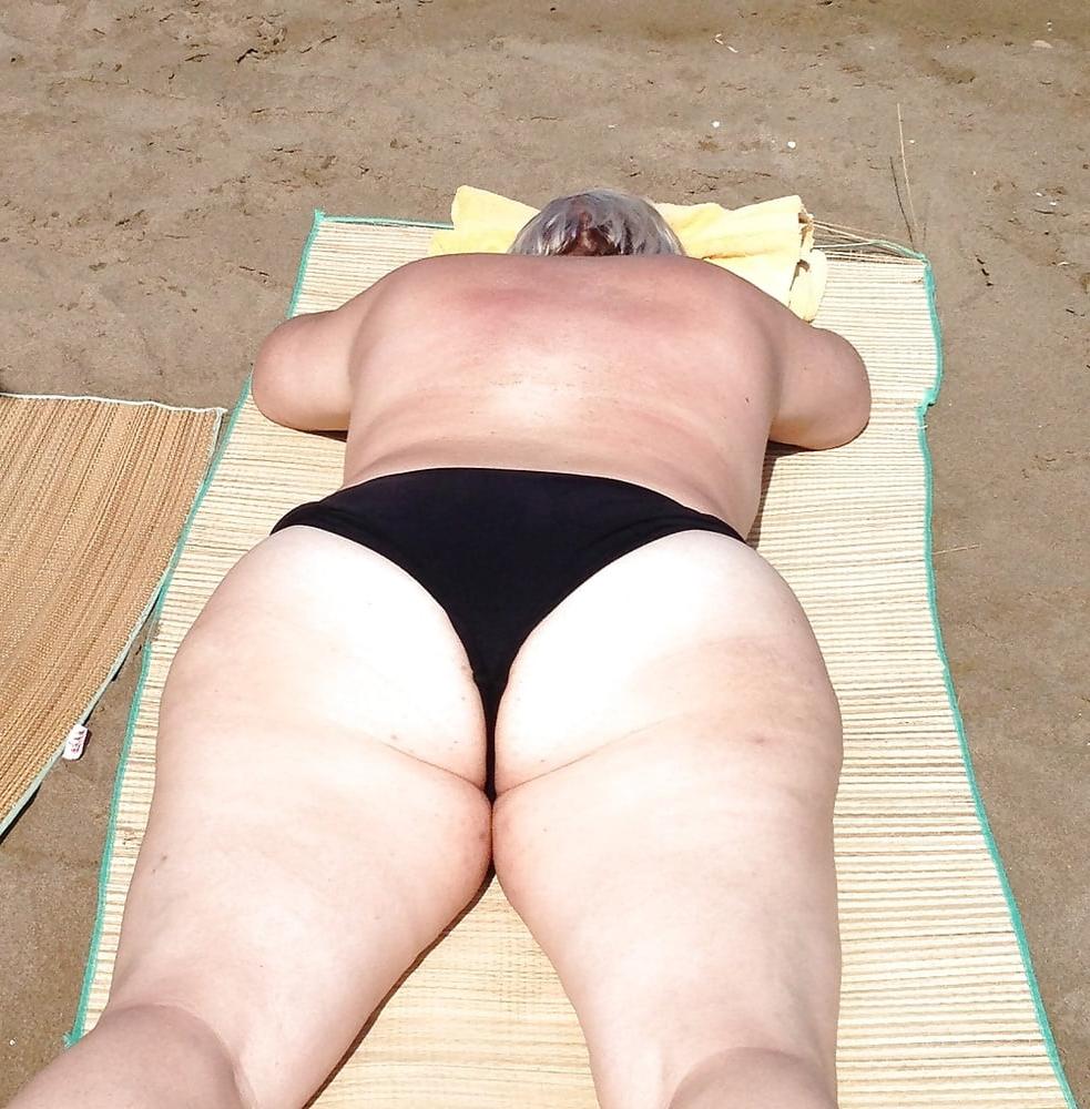 20P 746 - amateur chubby hot wife with big tits and round ass