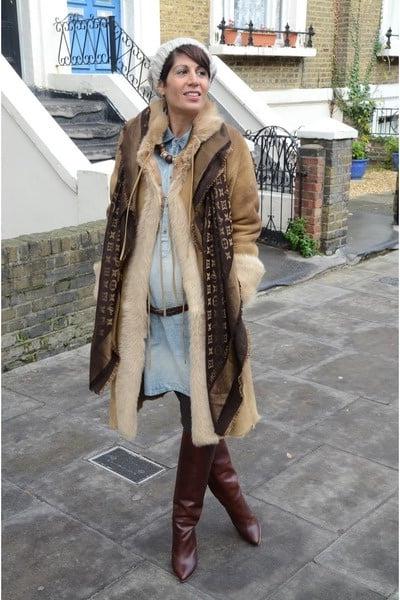 25P Milfs &amp; Gilfs wearing boots no.75
