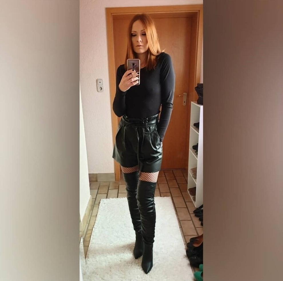 25P Milfs &amp; Gilfs wearing boots no.75