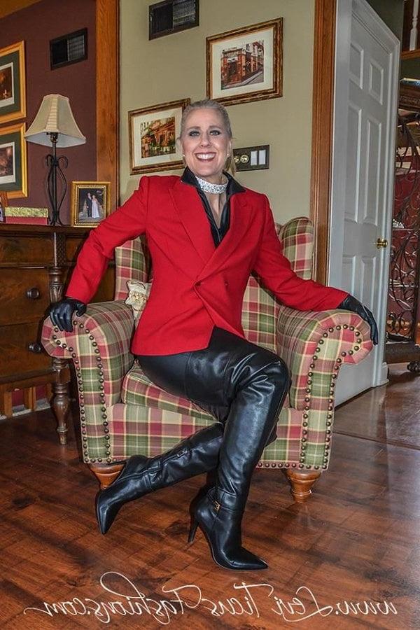 25P Milfs &amp; Gilfs wearing boots no.75