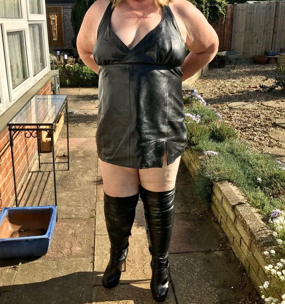 25P Milfs &amp; Gilfs wearing boots no.75