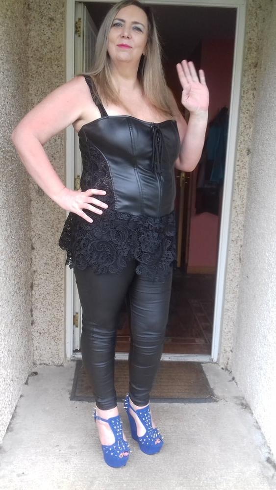 25P Milfs &amp; Gilfs wearing boots no.75